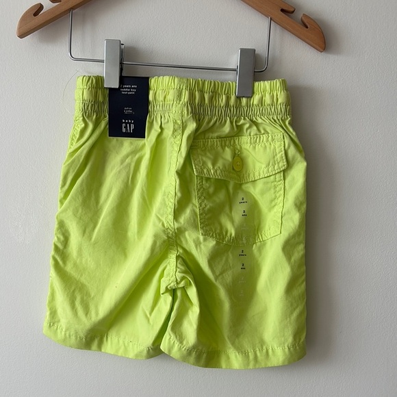 GAP Green Casual Summer Shorts - Picture 2 of 3